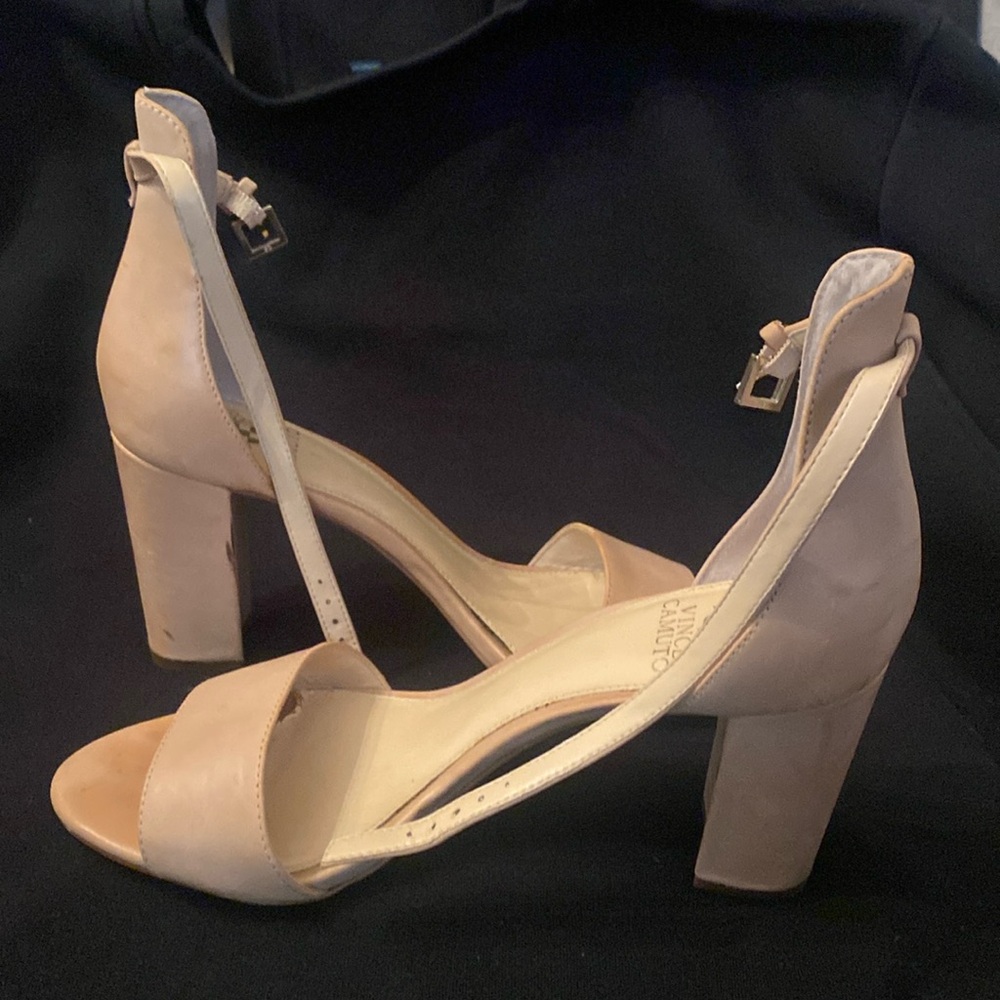 Tan chunky heel sandal! Go with everything.  Good condition! 3 3/4” heel.